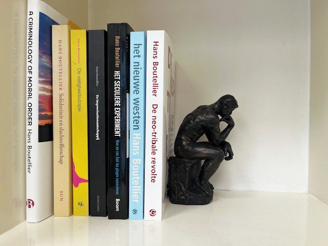 boeken in boekenkast